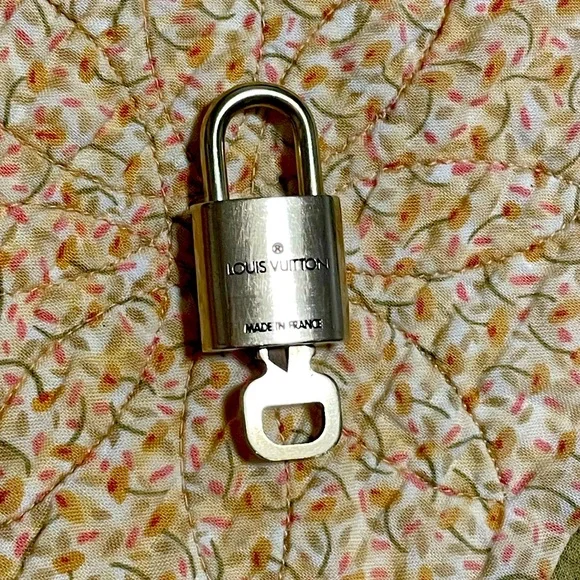 Louis Vuitton Gold Lock #311 with Key - Picture 2 of 4
